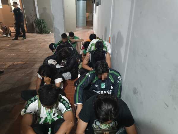 Doce hinchas colombianos detenidos por dar positivo al alcotest
