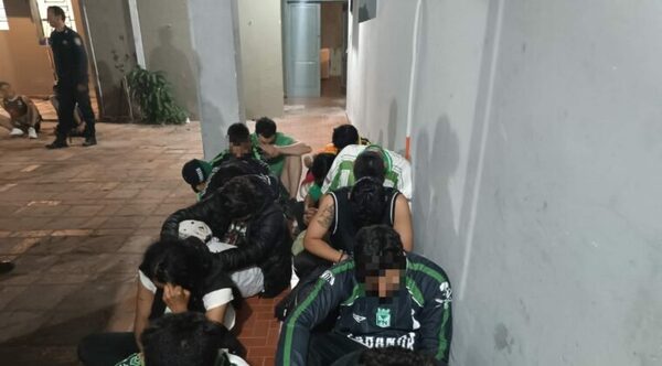 Doce hinchas colombianos detenidos por dar positivo al alcotest