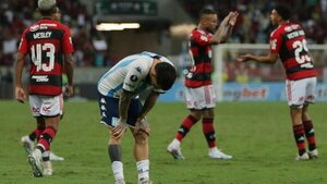 Flamengo supera a Racing para quedar más cerca de la clasificación