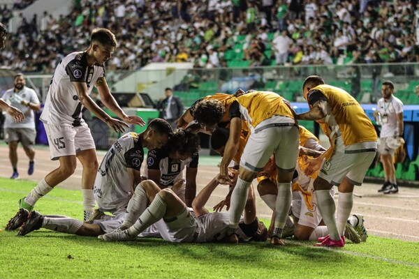 De visitante: Tacuary se impone ante Oriente Petrolero en la Copa Sudamericana - trece