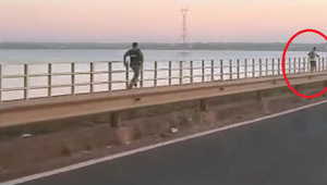 Argentino amenazó con tirarse del puente San Roque al no permitirle el paso