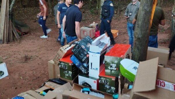 Policía halla mercaderías robadas en asalto en una propiedad de Miguel Cuevas