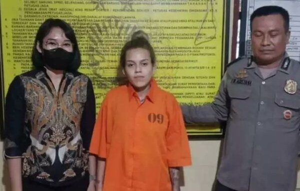 Brasileña arrestada con cocaína es sentenciada en Indonesia