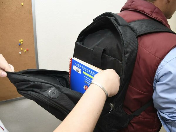 MEC autoriza cateo de mochilas, estudiantes y docentes se oponen | Radio Regional 660 AM