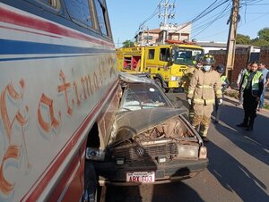 Diario HOY | Accidente en Tres Bocas: vehículo chocó contra interno de la Línea 11