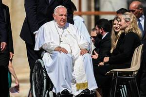 El papa retoma el trabajo desde el hospital