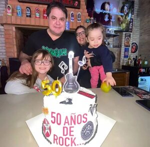 Federico Arias recibió sus 50 rodeado del amor de su familia - Gente - ABC Color