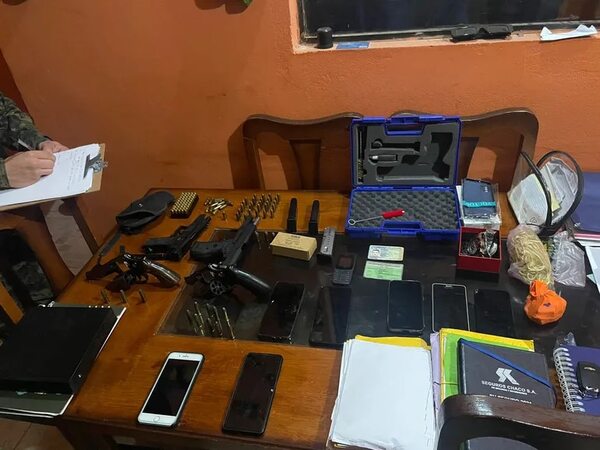 No podía portar armas y lo encontraron con un “arsenal”, pero fue liberado - Policiales - ABC Color
