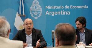 La Nación / Argentina logra canje a pesos de deuda de USD 28,9 millones