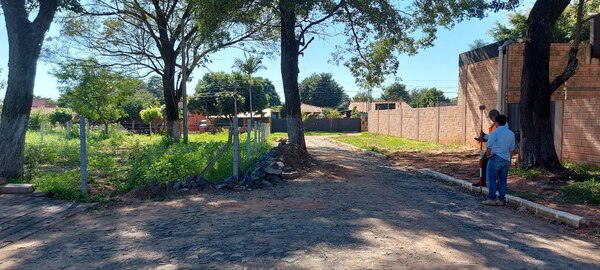 Barrio Mita'i : Un ciudadano dice que vereda y media calle frente a calle le pertenece » San Lorenzo PY