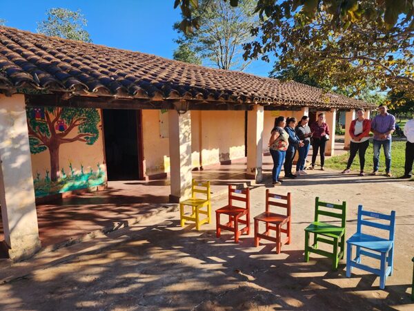 Padre de familias de Ko’ ê Porâ temen desmoronamiento de escuela