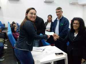 Municipalidad realizó nueva entrega de subsidios para estudiantes universitarios - Radio Imperio
