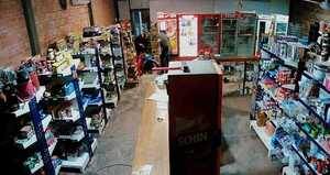 Violento asalto en un local comercial de Tte. Esteban Martínez