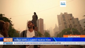 Nueva York cubierto por una densa niebla anaranjada