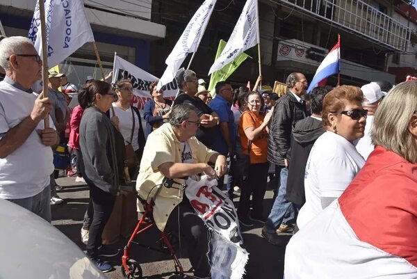 IPS: ante “descalabro financiero”, jubilados y pensionados piden intervención del Poder Legislativo - Nacionales - ABC Color