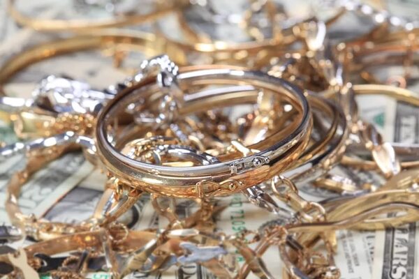 Mezclar oro y plata: ¿qué dicen las reglas de moda? - Estilo de vida - ABC Color