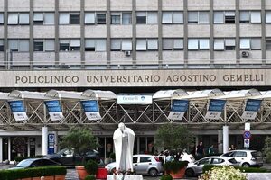 El papa mejora, pero se le ha desaconsejado celebrar públicamente el ángelus - Mundo - ABC Color