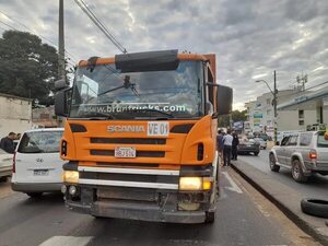 Choque entre un camión de basura y un automóvil deja un muerto en Asunción - Policiales - ABC Color