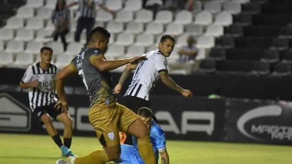 Libertad y Ameliano se despiden con atractivo empate