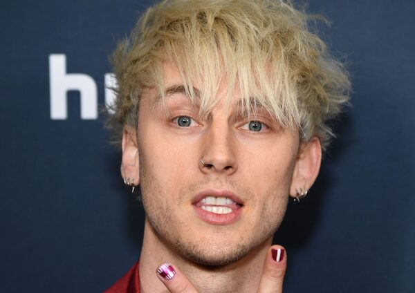 Vuelve Machine Gun Kelly - Te Cuento Paraguay