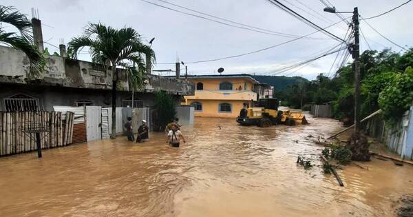 La Nación / Ecuador declara el estado de emergencia a una provincia por desbordamiento de varios ríos