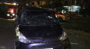 Diario HOY | Automóvil volcó sobre Madame Lynch, conductor se salvó de milagro