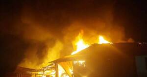 La Nación / Hernandarias: incendio en finca del intendente consumió depósito y vehículos