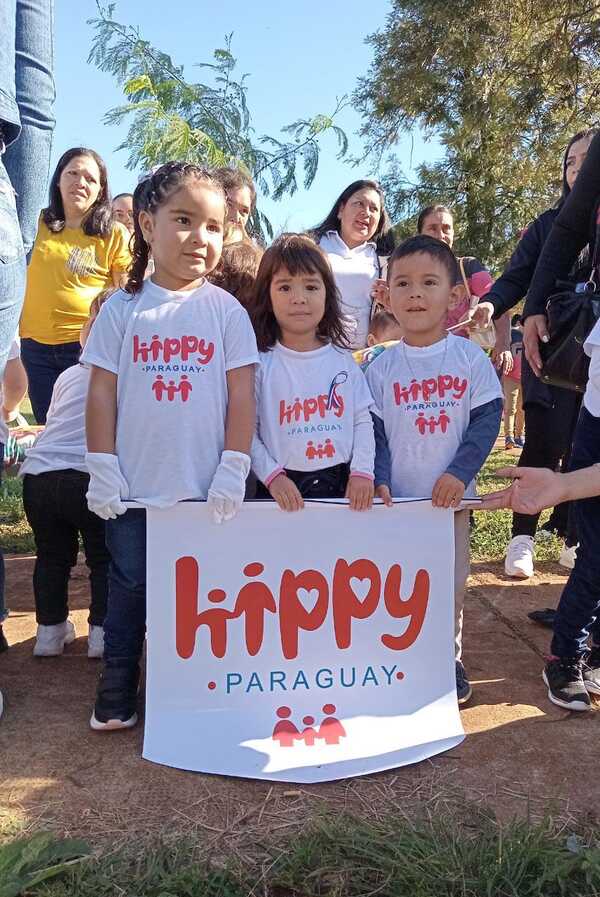 ALUMNOS DEL “HIPPY” ´PARTICIPAN DEL DESFILE PATRIO EN CAMBYRETÁ