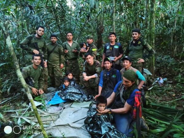 Encuentran con vida a 4 niños que estaban perdidos en la Amazonia