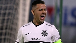 Olimpia: Derlis González le tiró un feroz retruque a un hincha que lo criticó