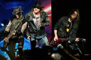 Guns n’Roses demuestran en Madrid que la nostalgia del rock sigue llenando estadios - Música - ABC Color