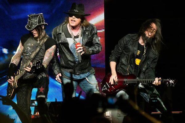 Guns n’Roses demuestran en Madrid que la nostalgia del rock sigue llenando estadios - Música - ABC Color