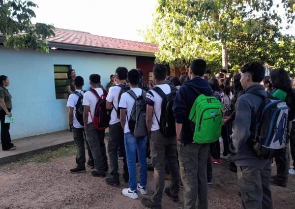 Adolescente de 16 años amenazó a su maestra por no permitirle sentarse en el lugar de su preferencia » San Lorenzo PY