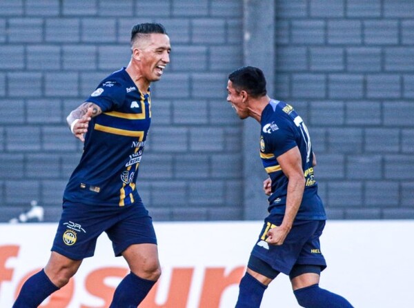 Trinidense y Nacional miden fuerzas por cerrar el Apertura en los primeros lugares