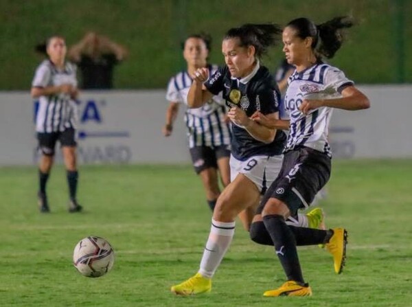 Clásico blanco y negro sella la final del fútbol femenino en la tarde sabatina