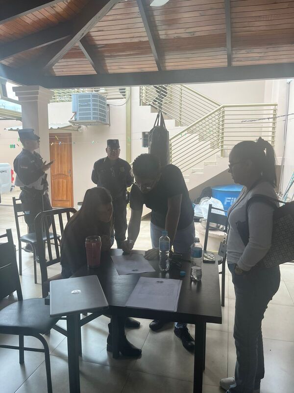 Ordenan detención de joven que agredió brutalmente a exnovia y allanan su vivienda para incautar circuito cerrado