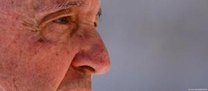 Papa Francisco permanecerá una semana más en el hospital