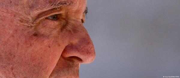 Papa Francisco permanecerá una semana más en el hospital
