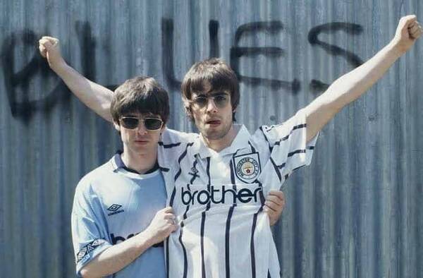 [VIDEO] Famoso cantante farreó con los hinchas del Manchester City
