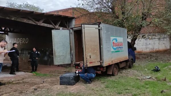 Asaltantes interceptan camión de transportadora: No logran llevar la totalidad de la carga - ABC en el Este - ABC Color