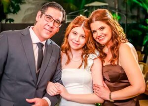 Los 15 años de Milagros Armele Fernández  - Estilo de vida - ABC Color