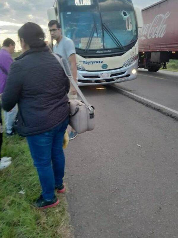 ¡De no creer! Una piedra mató a joven que viajaba en colectivo