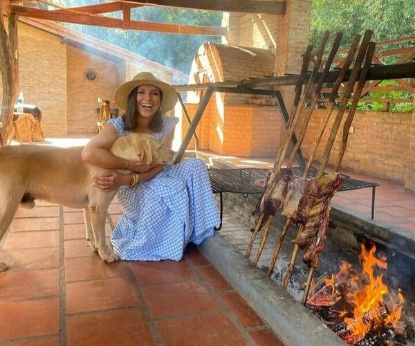 (VIDEO) ¡Famosa conductora española rendida ante platos de Paraguay!