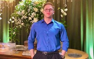 Joven muere tras chocar contra columna