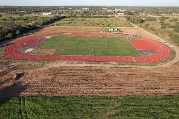Atletas chaqueños celebran pista de atletismo en Filadelfia
