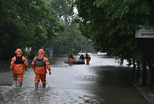 Ucrania denuncia ataque a barca de evacuación de civiles con tres muertos - Mundo - ABC Color