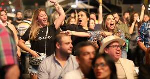 La Nación / ¡Ritmo tropical y lluvia! Así se disfrutó el festival Asunción Baila Cumbia