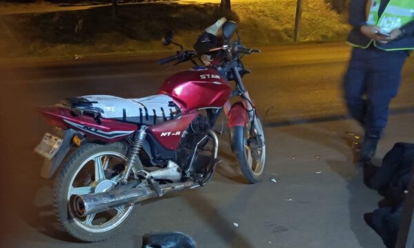 Conducto choca a motociclista y se da a la fuga