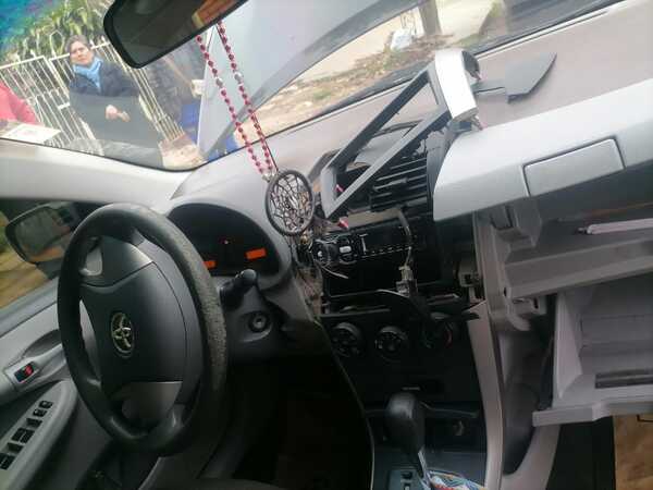 Tortoleros reaparecen y hurtan objetos del interior de un automóvil
