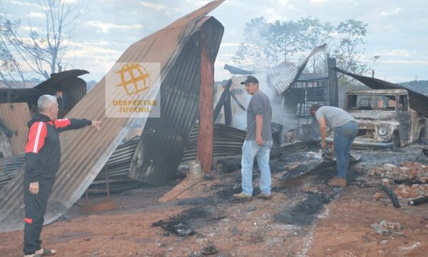 Llamativo incendio en tinglado del intendente de Hernandarias – Diario TNPRESS